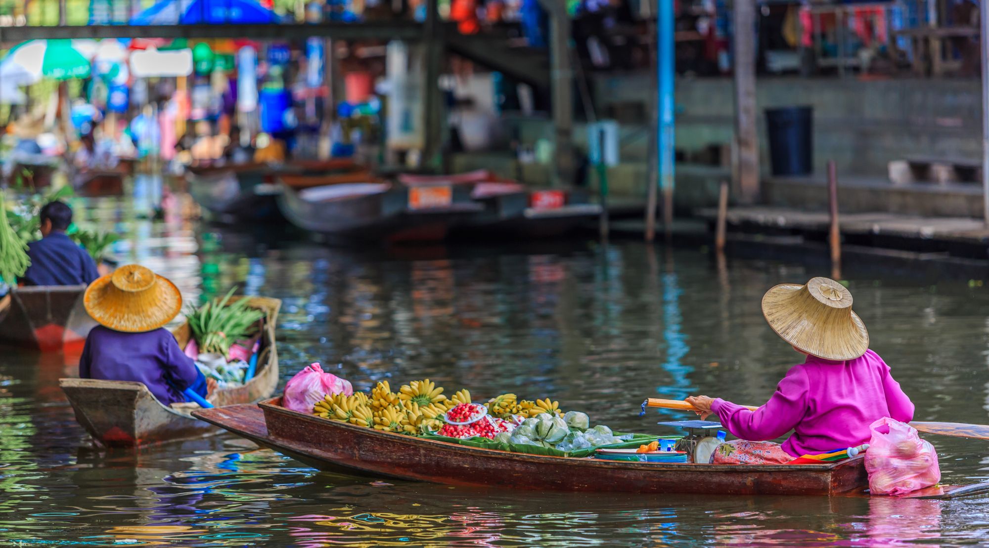 Жизнь тайцев. Плавучий рынок Дамноен Садуак. Дамноен Садуак Бангкок. Плавучий рынок в Бангкоке. Плавучий рынок в Тайланде.