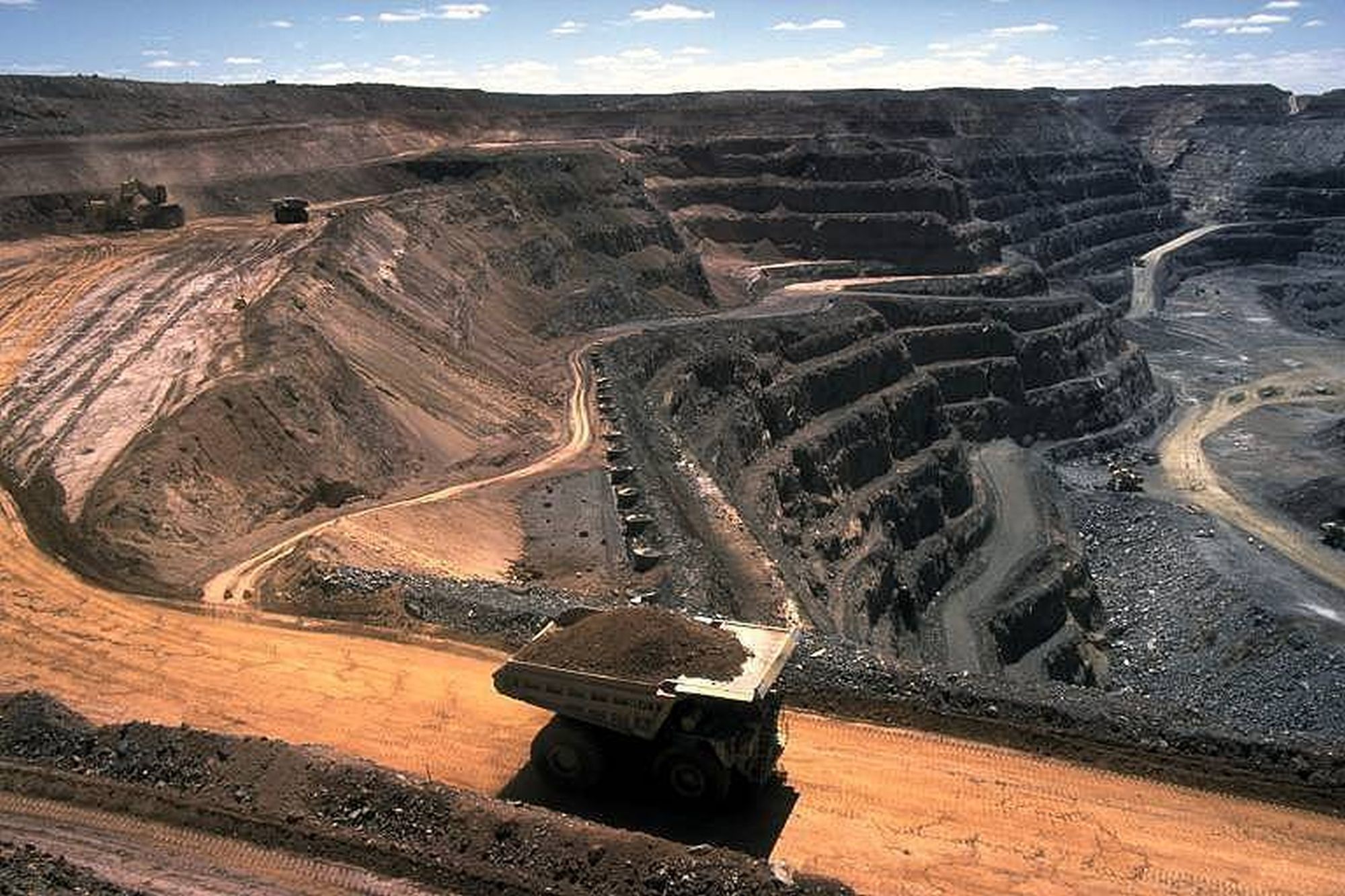 Основное преимущество добычи угля открытым способом. Месторождение Рио тинто. Горнодобывающая промышленность Армении. Рудники Рио-тинто. Угольные разрезы Австралии.