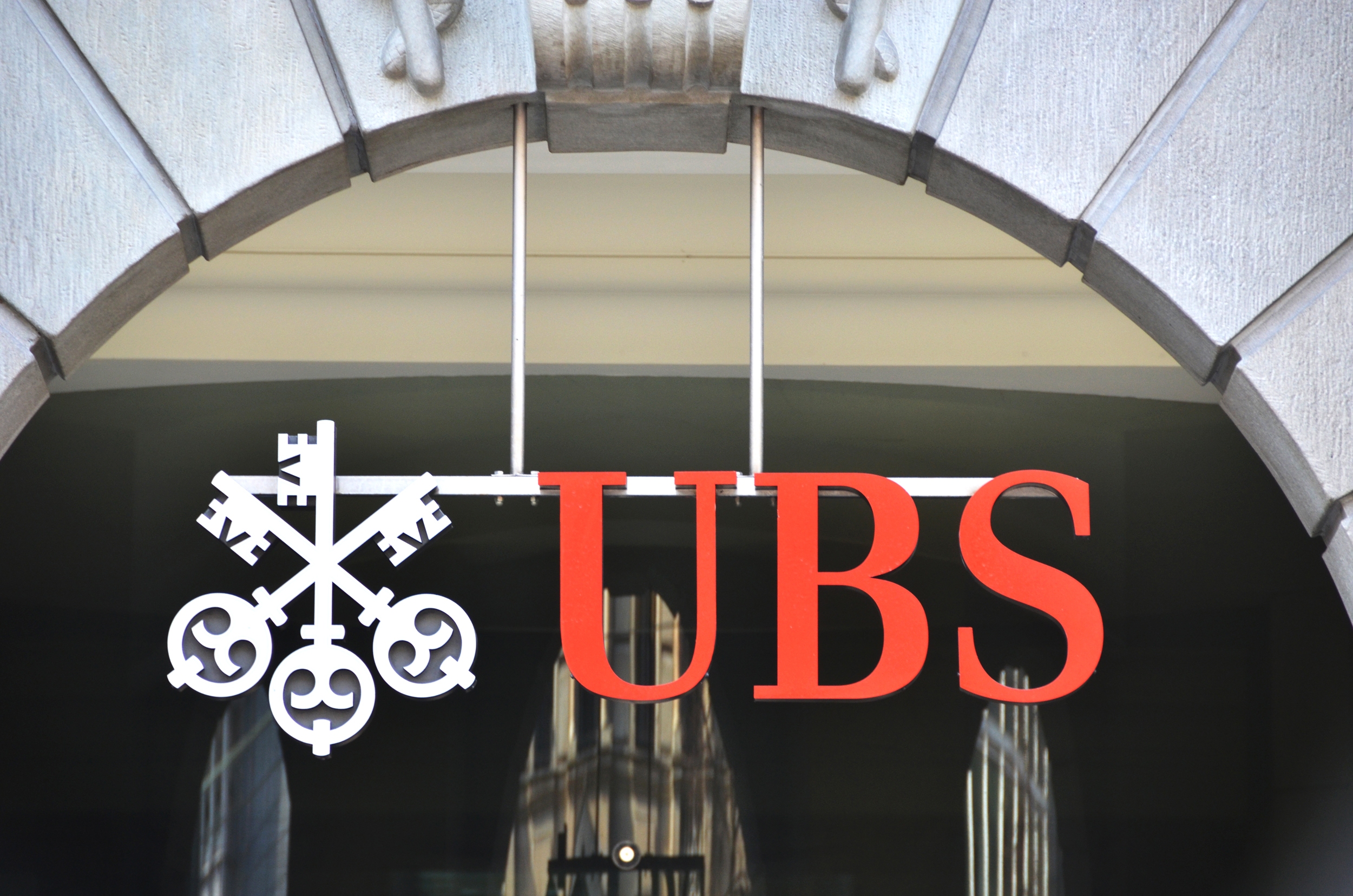 Банку ubs. Швейцарский банк. Банк Швейцарии. Банковская система Швейцарии. UBS банк.
